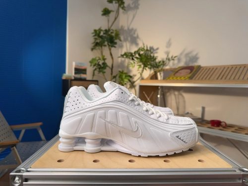Nike Shox R4 Chunky Sneakers White