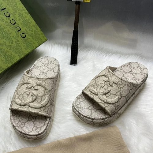 Gucci GG Supreme Platform Slides Chunky Sandals Beige