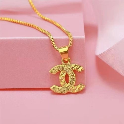 Chanel CC Interlocking Pendant Elegant Necklace Gold