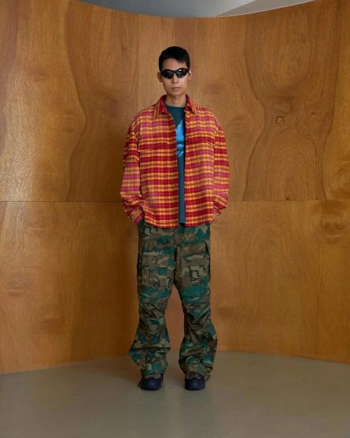 Design Plaid Flannel Shirt and Camo Cargo Pants Streetwear Outfit Multicolor
