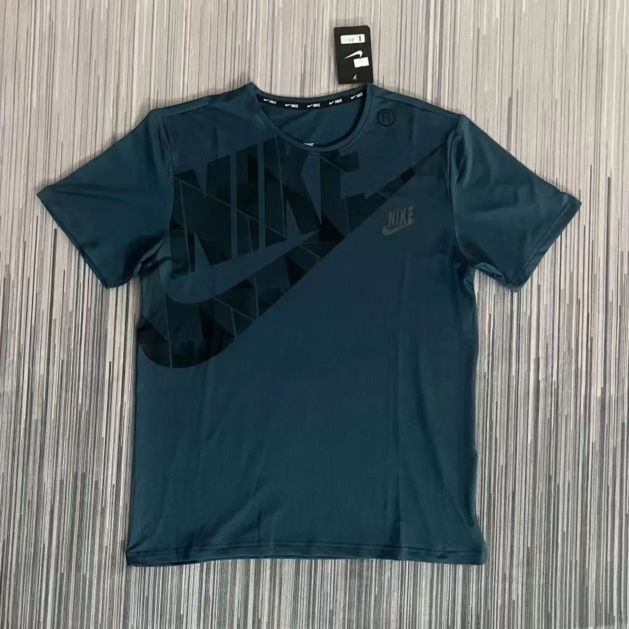 t-shirt/10 t-shirt/10