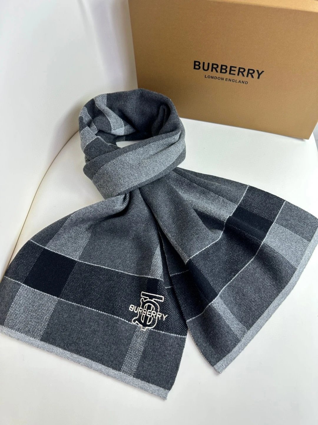 3 3
