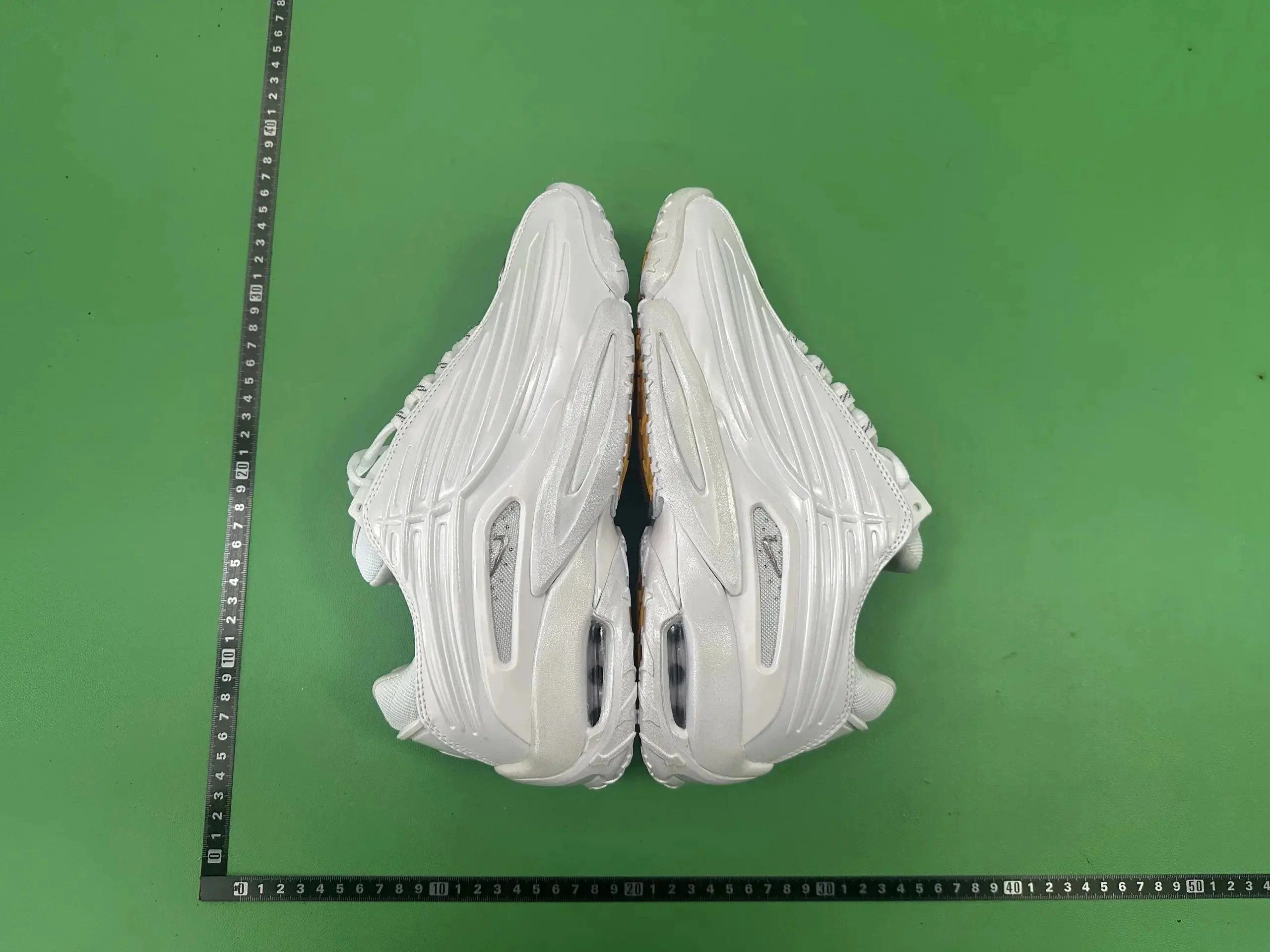 3 3