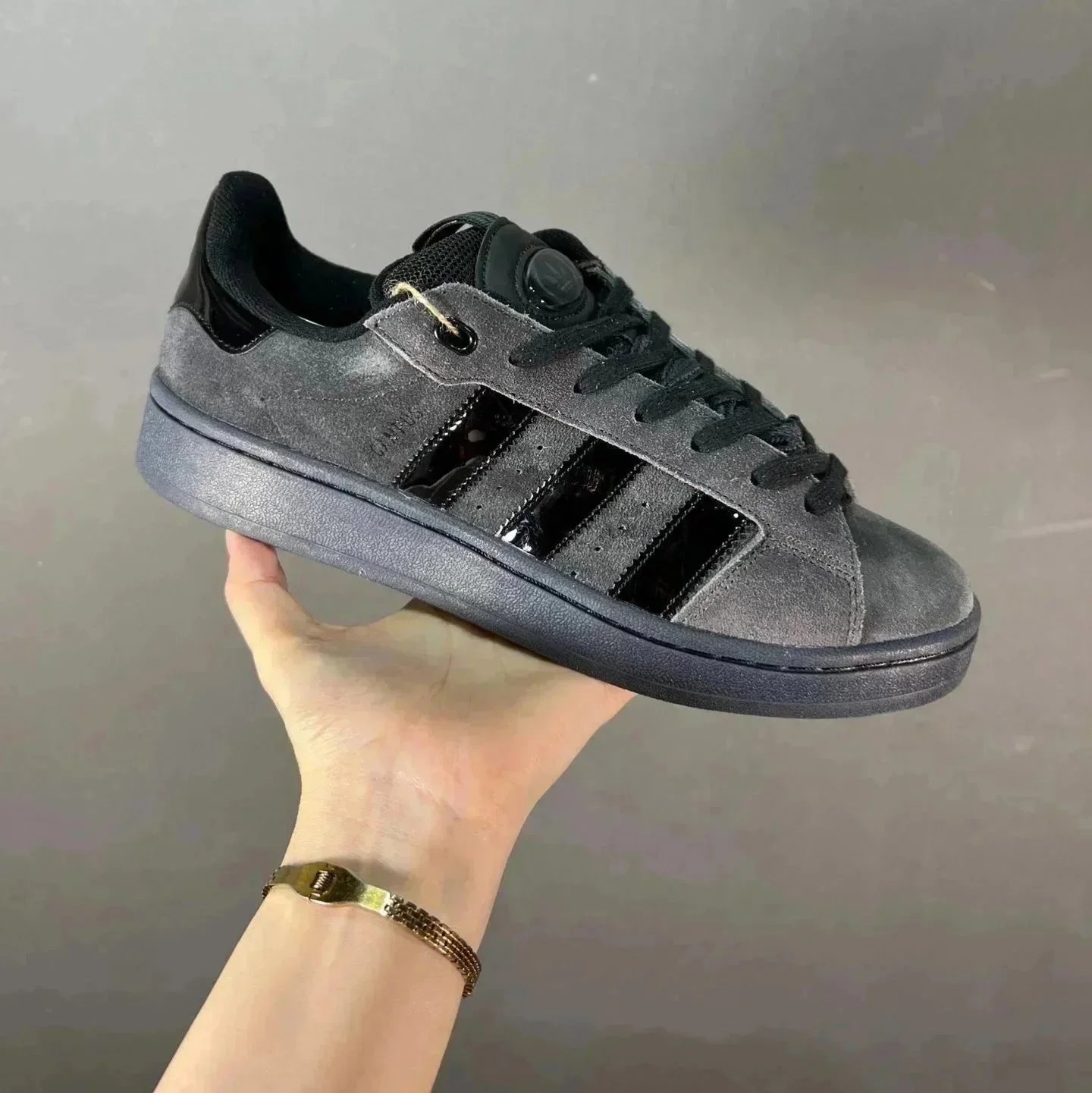黑灰色 黑灰色