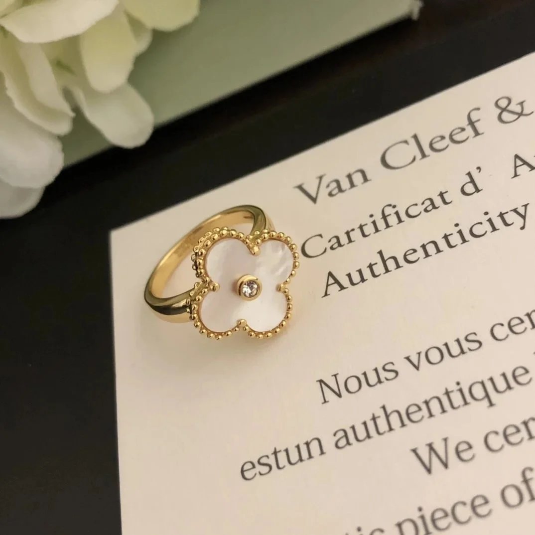 23V*a*n C*l*e* & A*r*p*e*l* 23V*a*n C*l*e* & A*r*p*e*l*