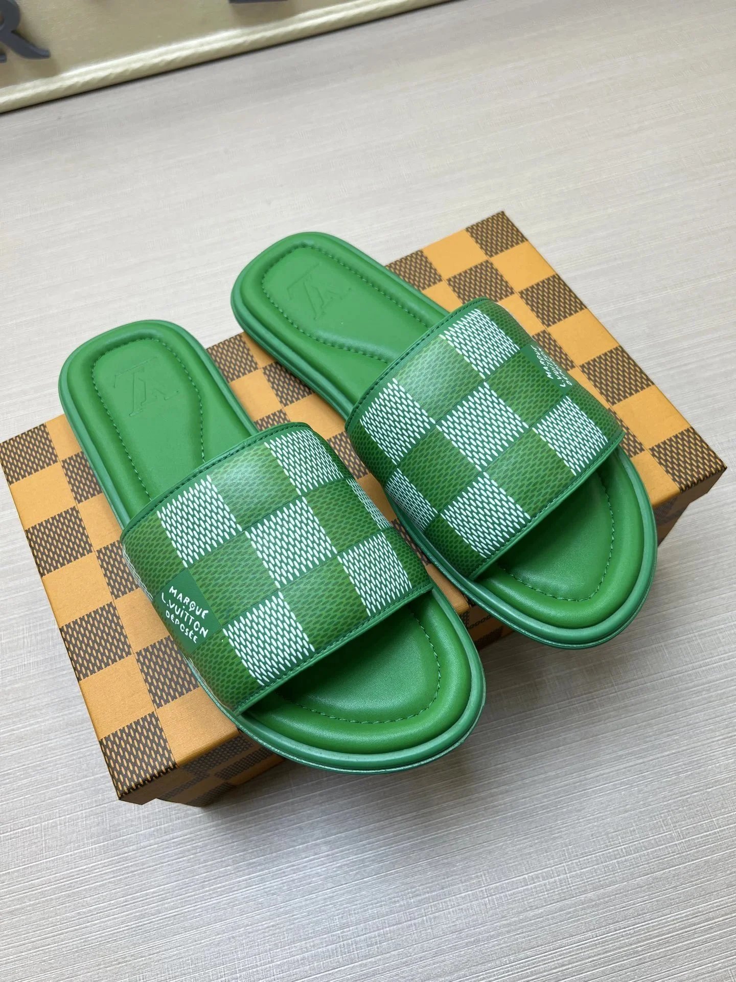 9 9