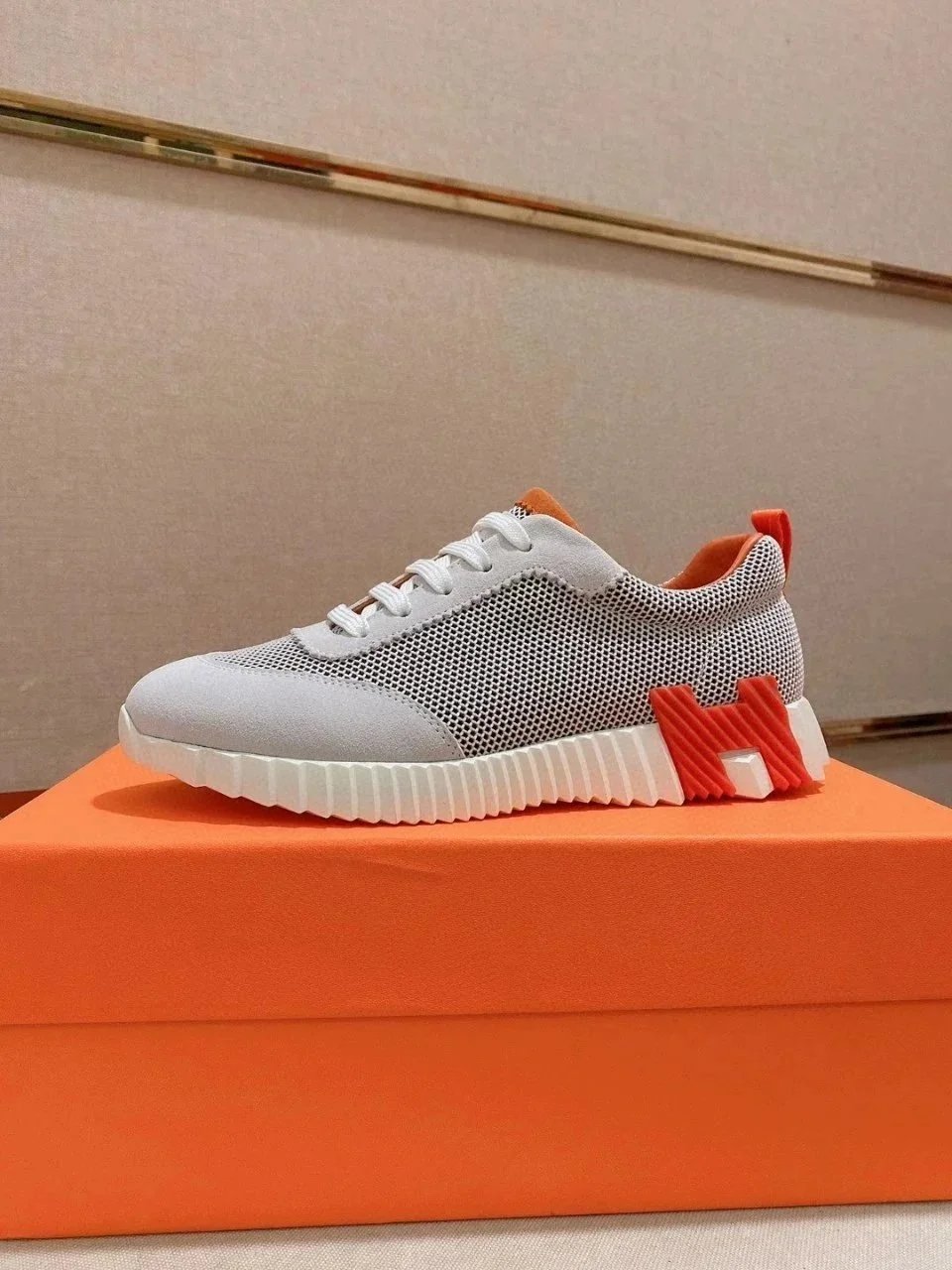 灰色 橙字 灰色 橙字