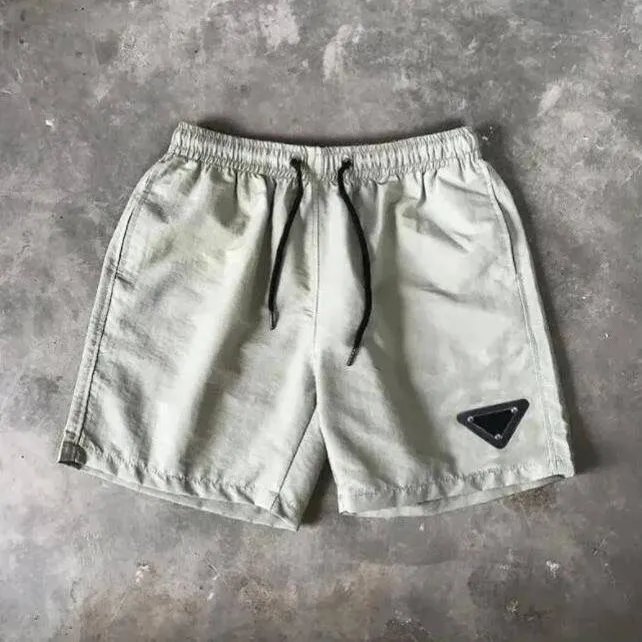 灰色 灰色