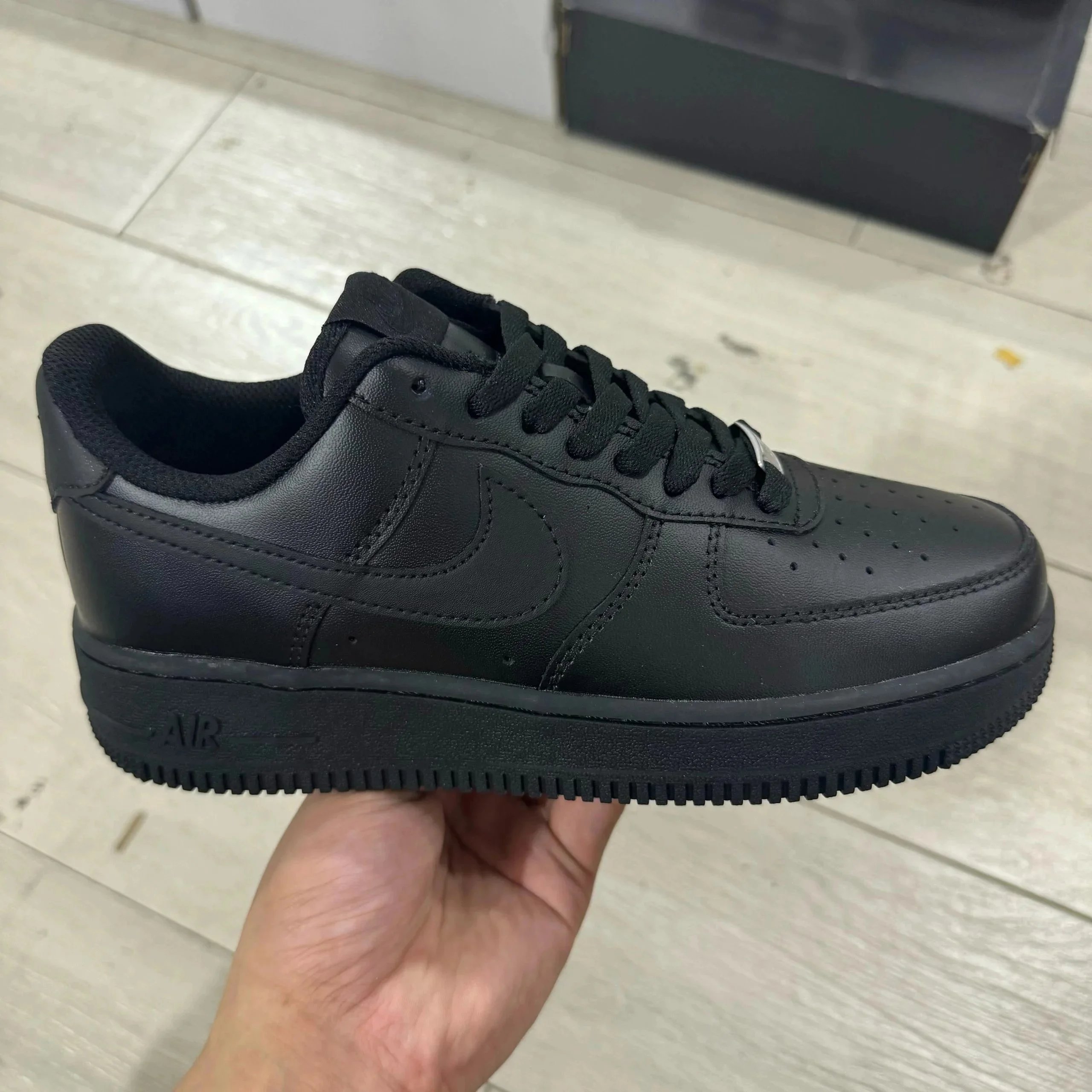 纯黑亮面
