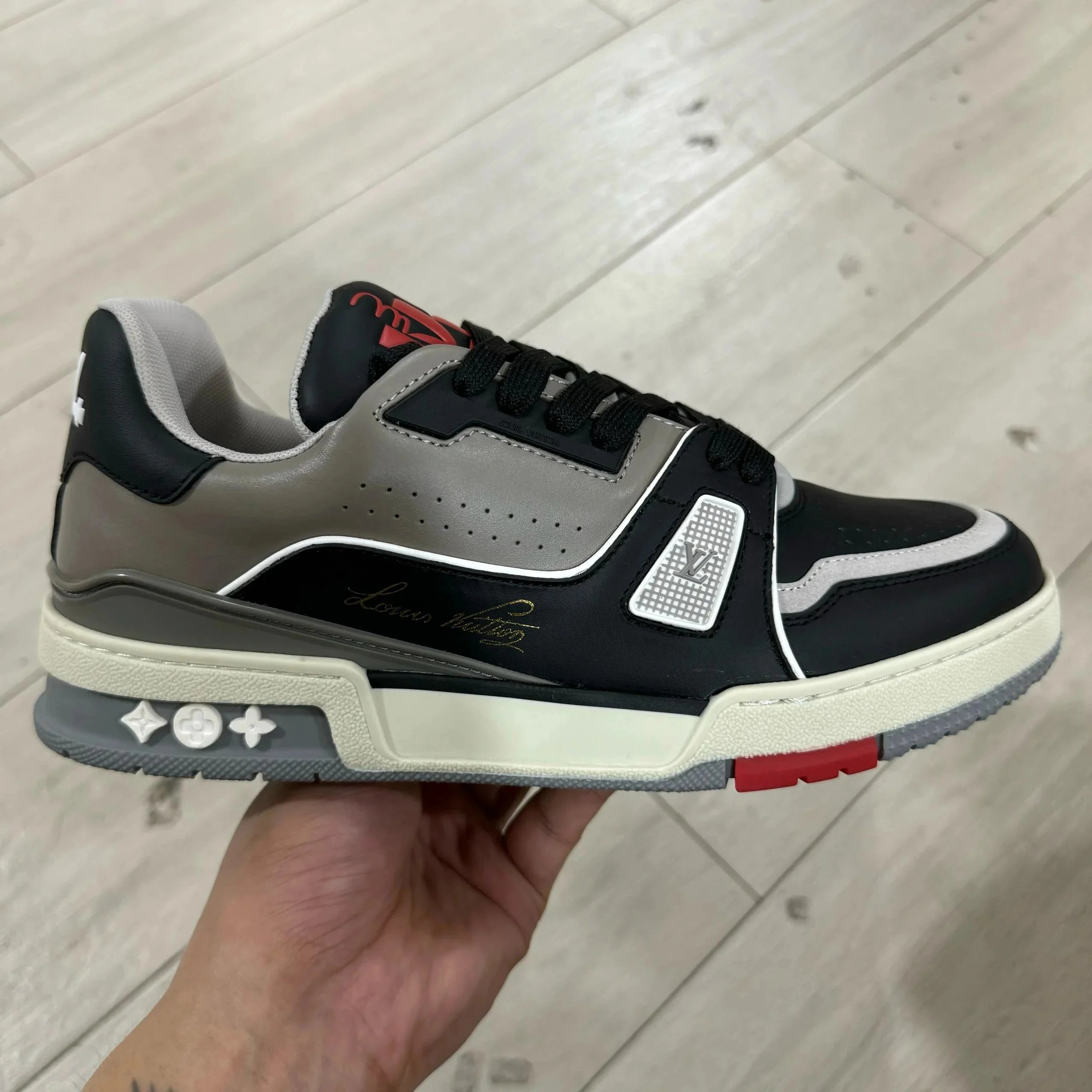 黑灰 黑灰