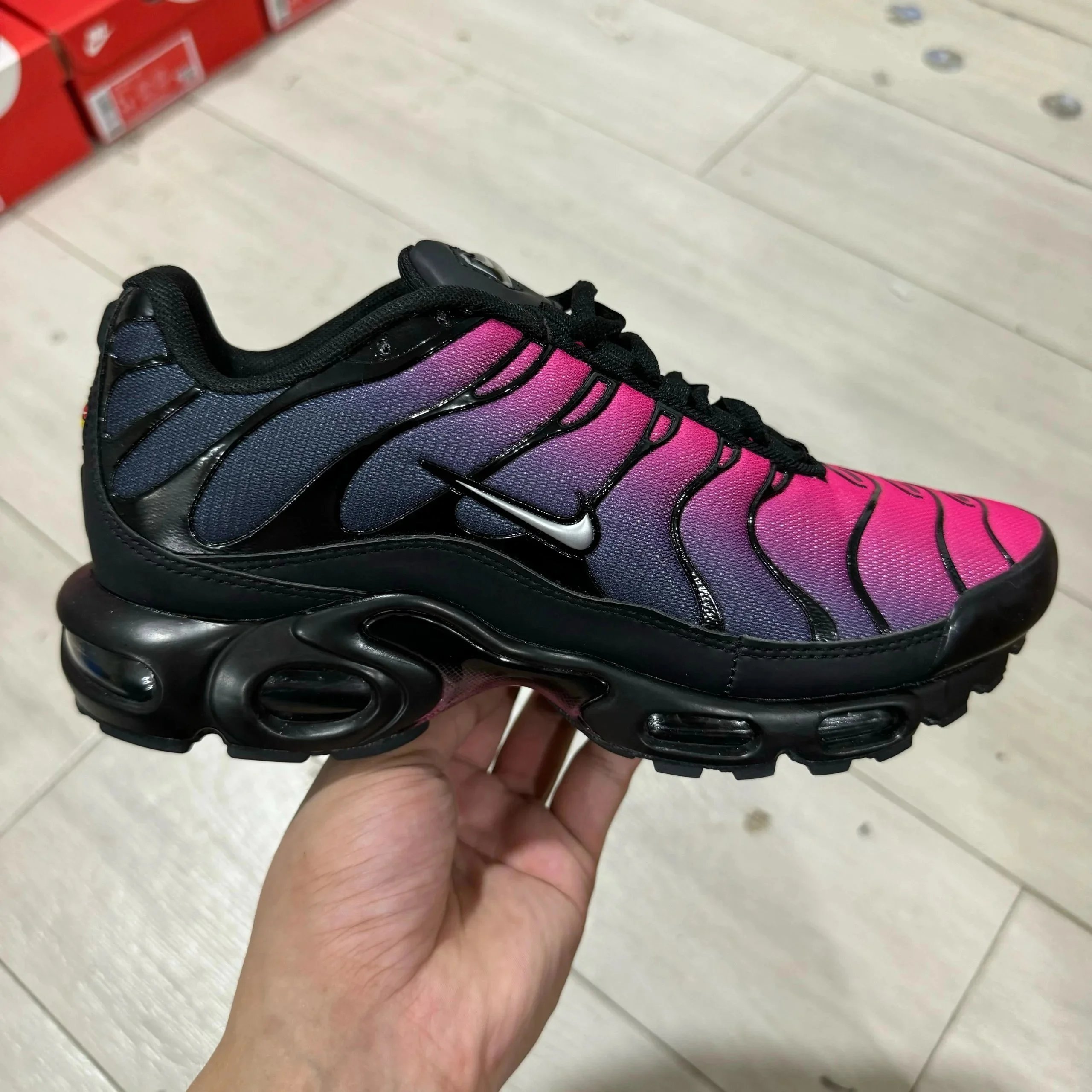 货5黑紫