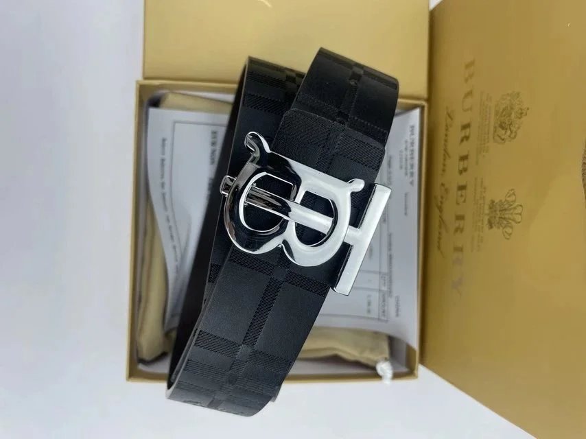 BURBERRY 40