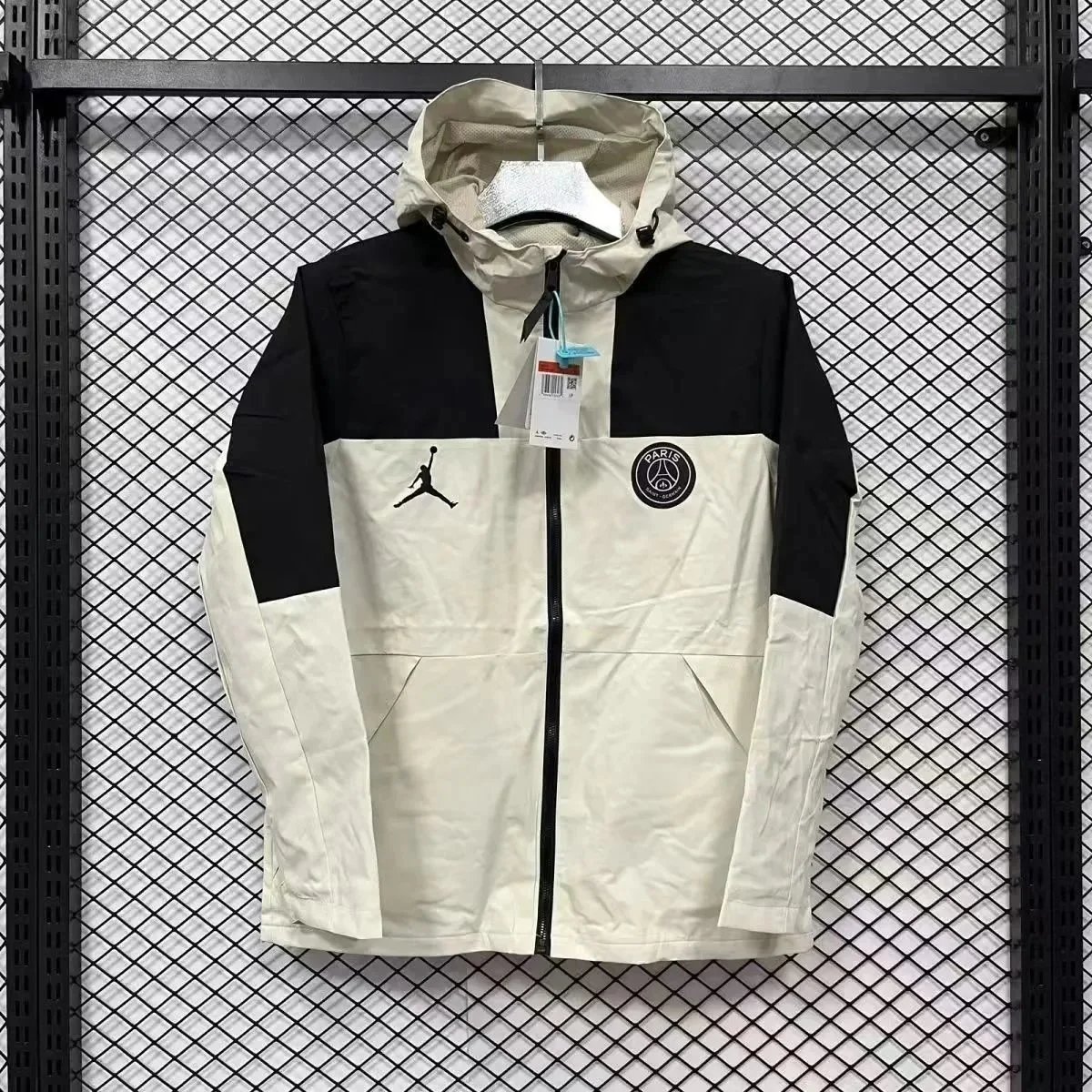 AJ01