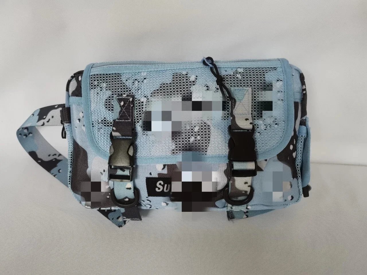 蓝色