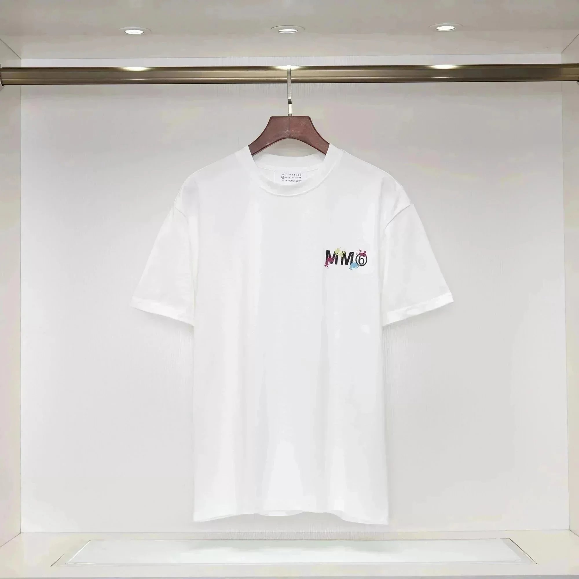 白色字母简约005