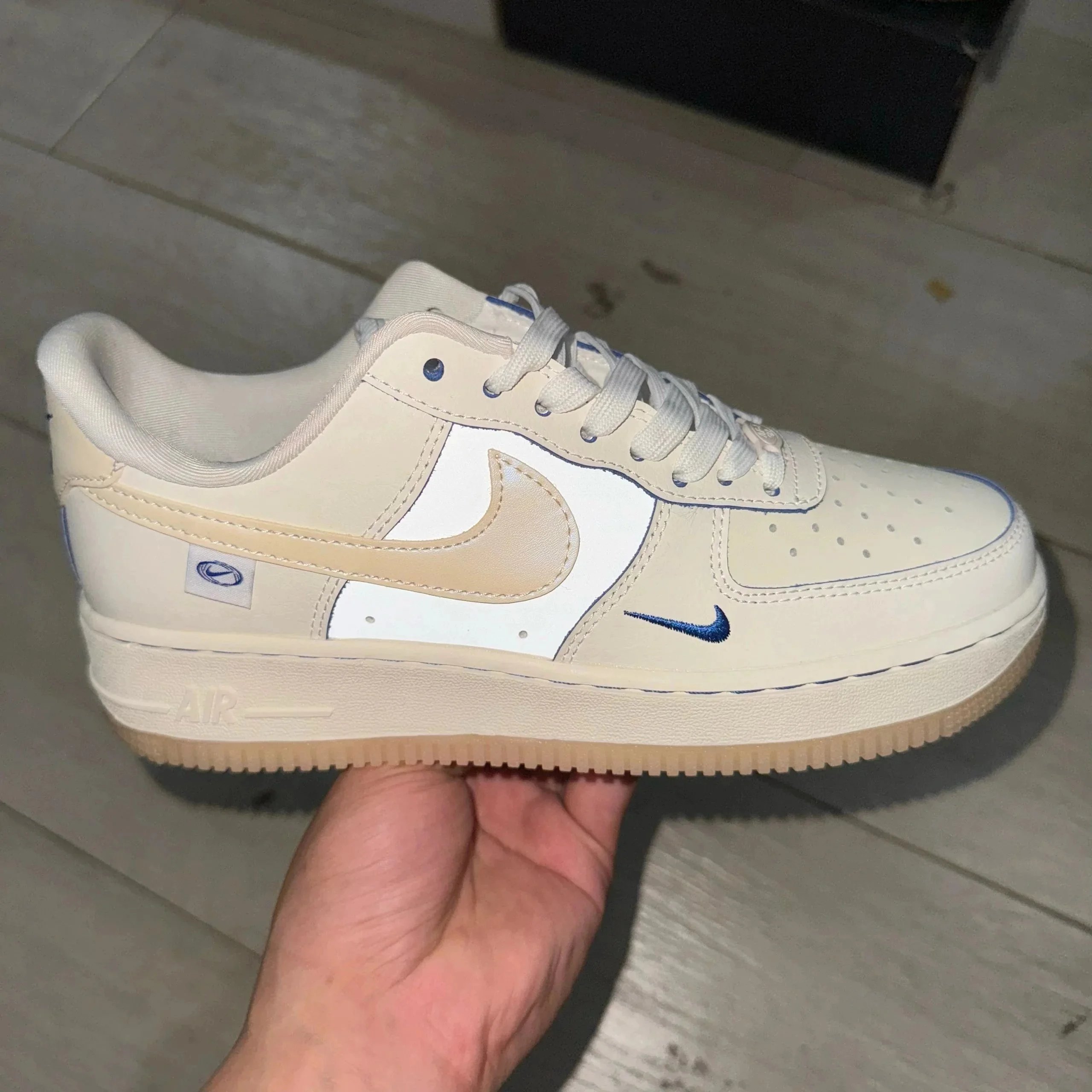 灰白黑反光