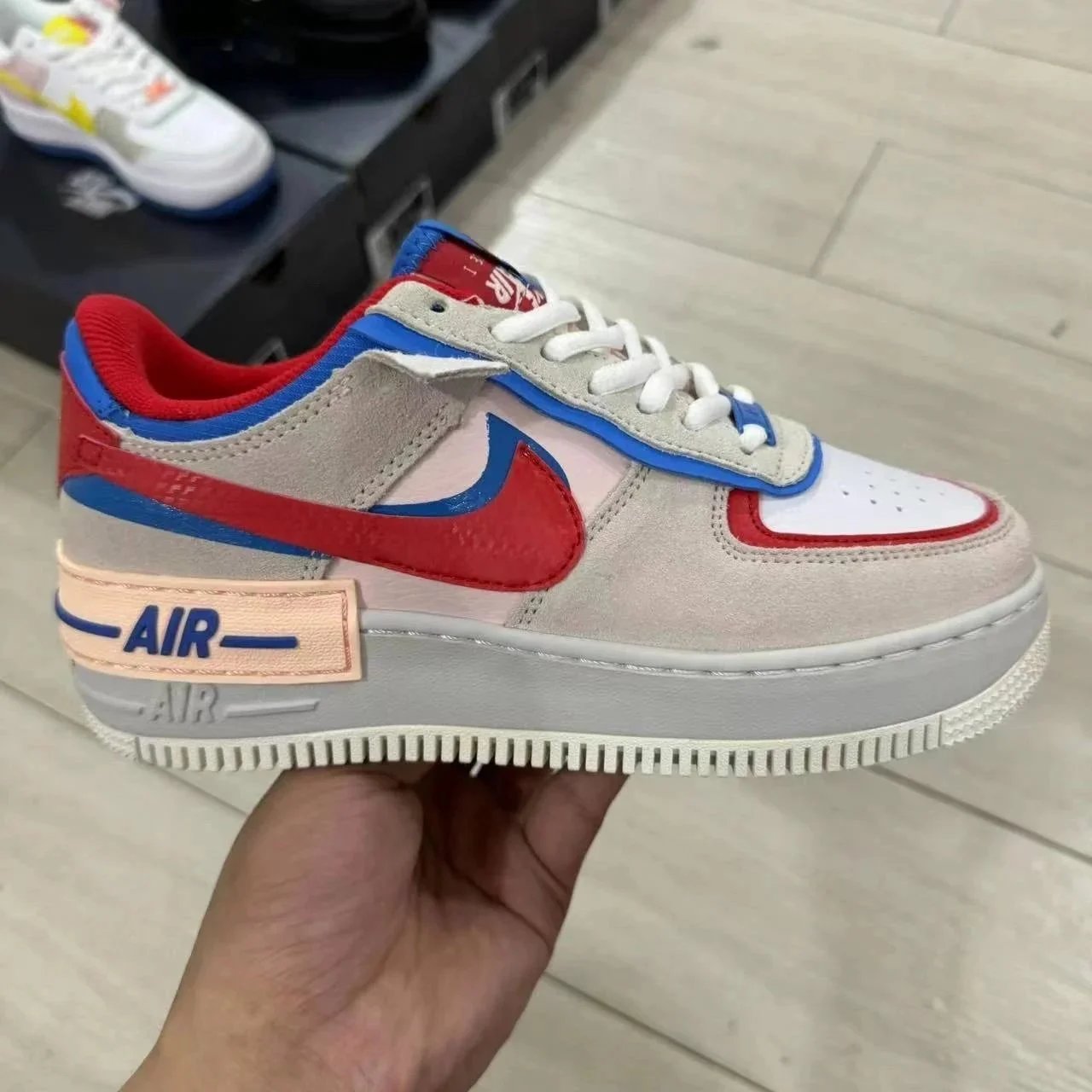灰红蓝