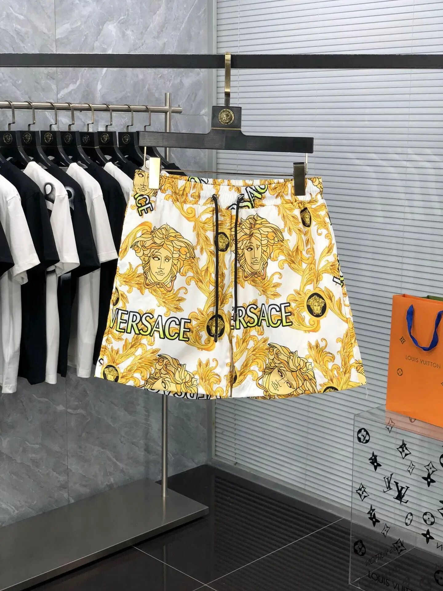 白色