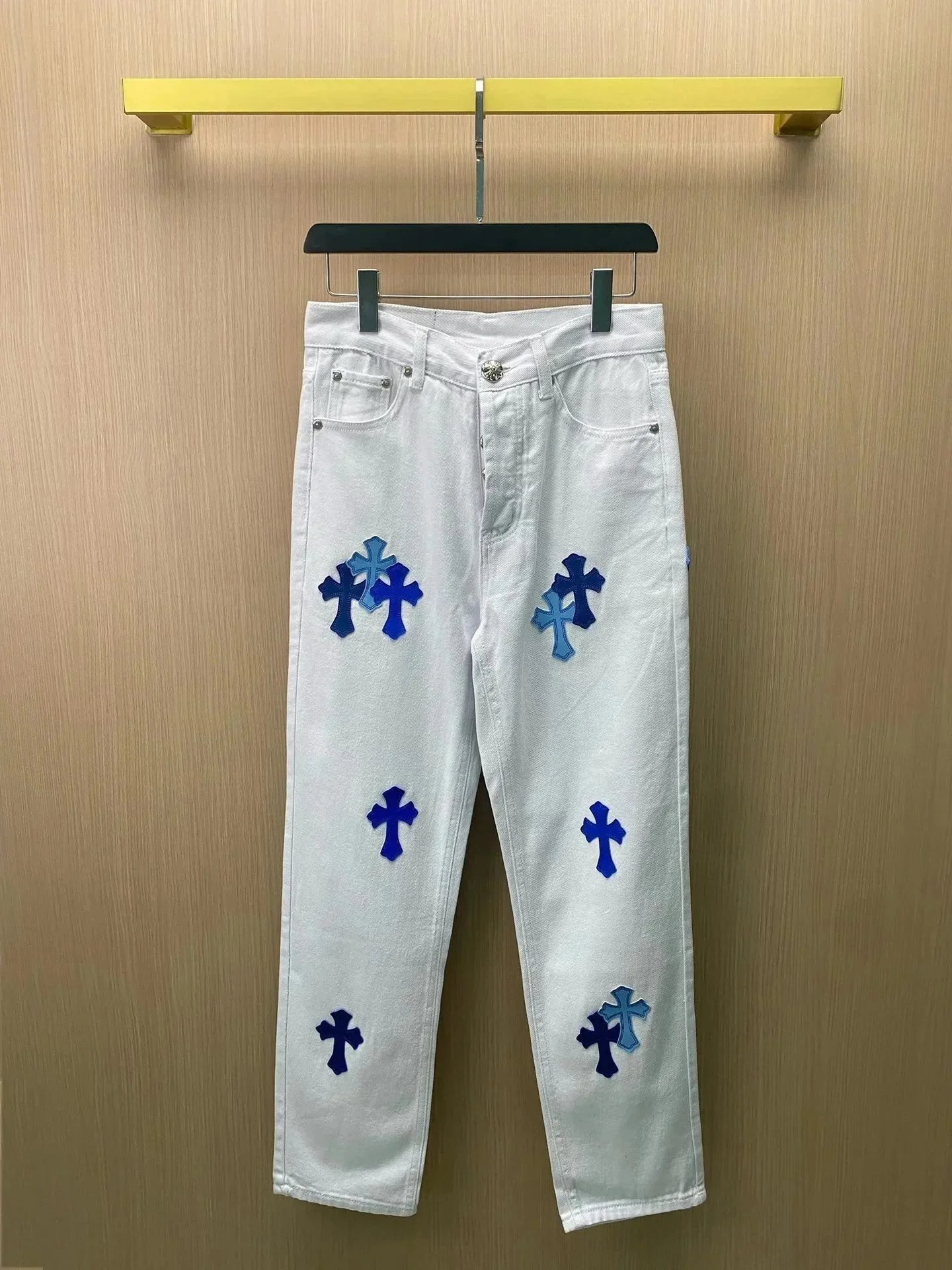 白裤蓝皮