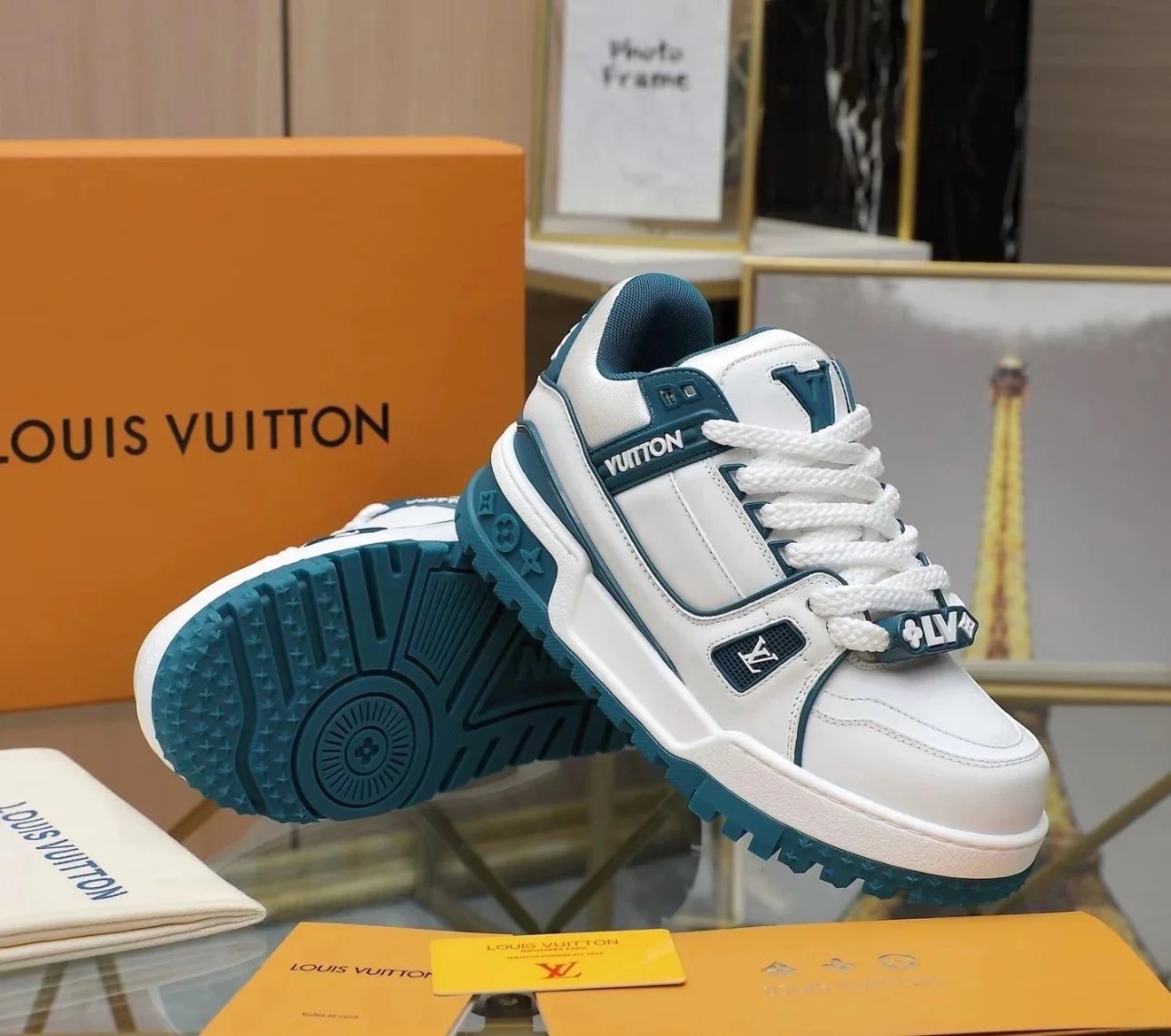 32 32