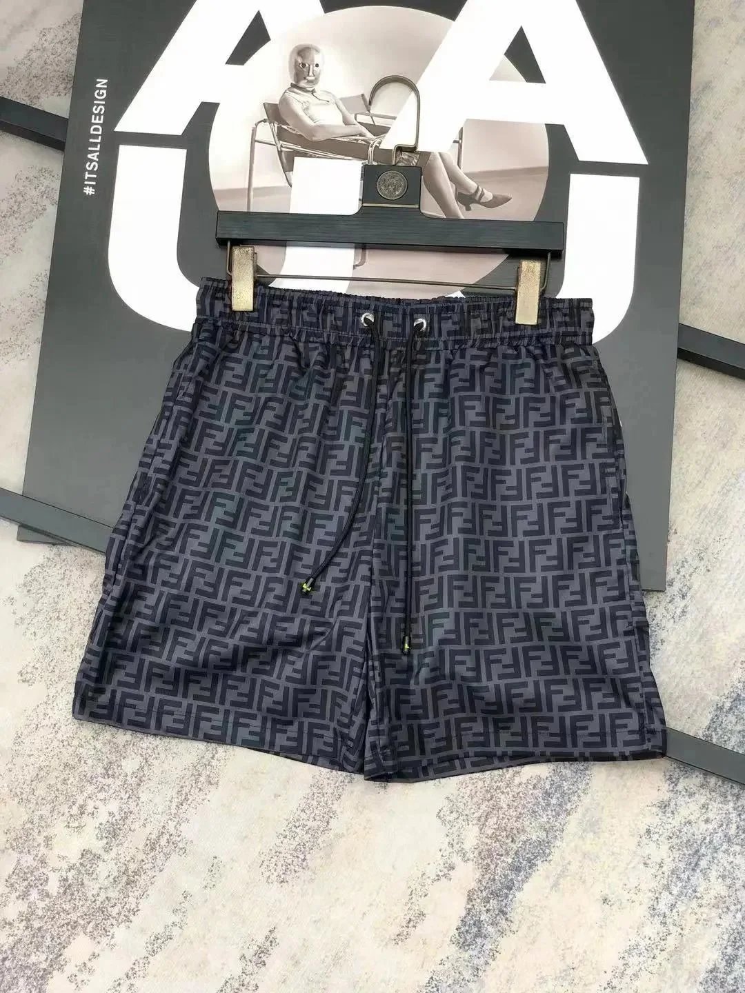 黑色