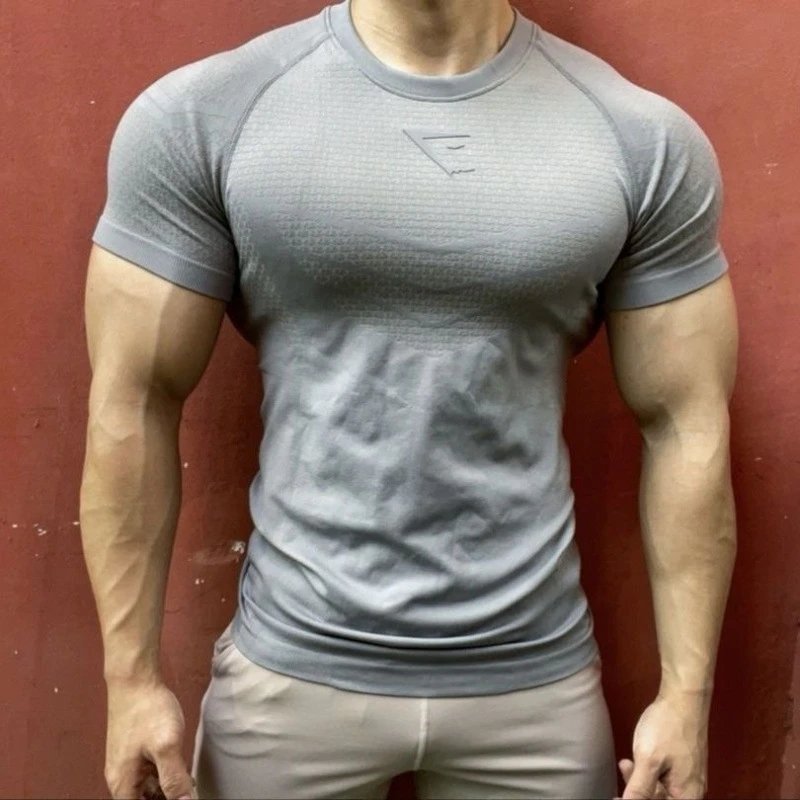 灰色
