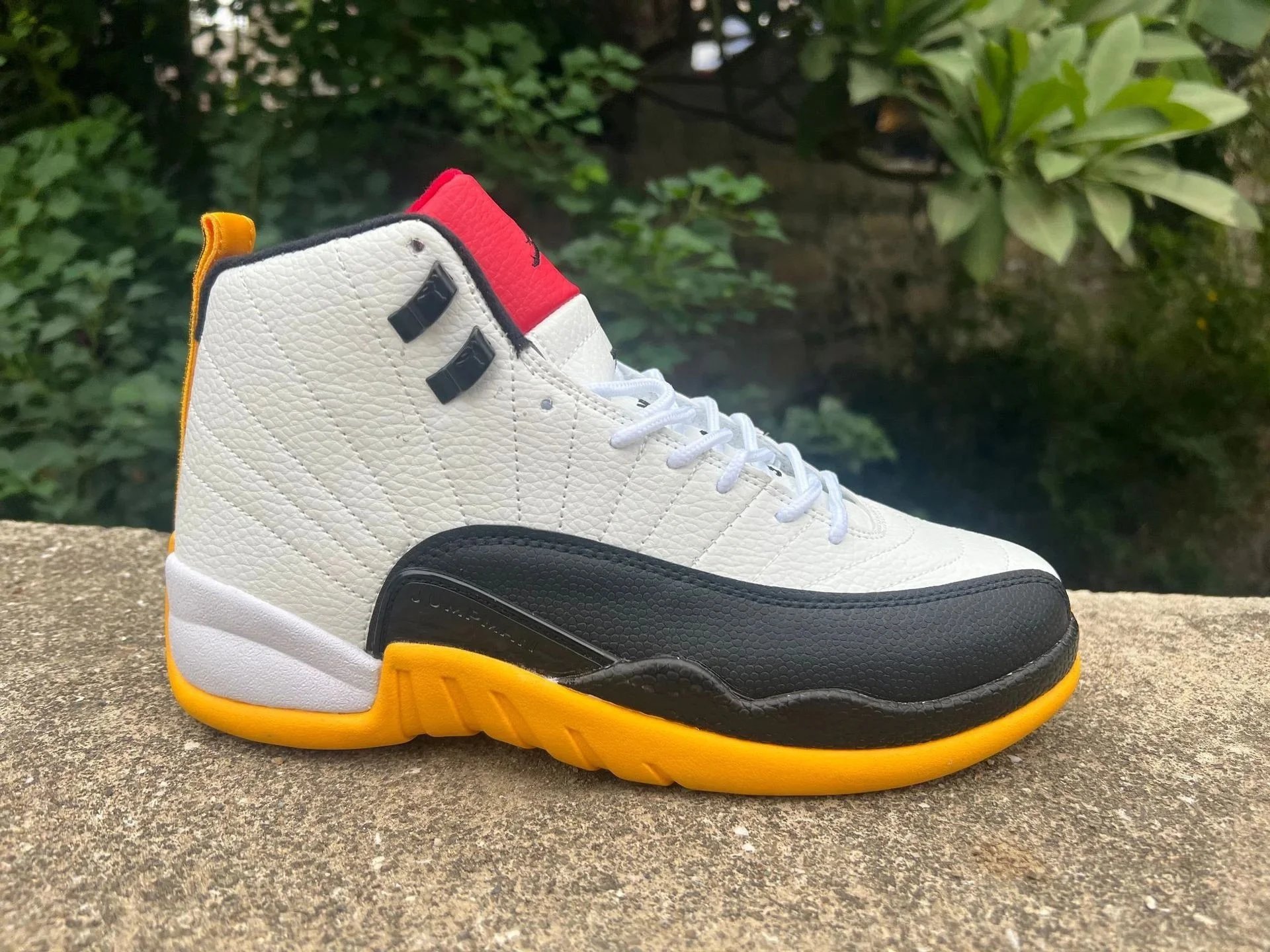 AJ12-白黑黄