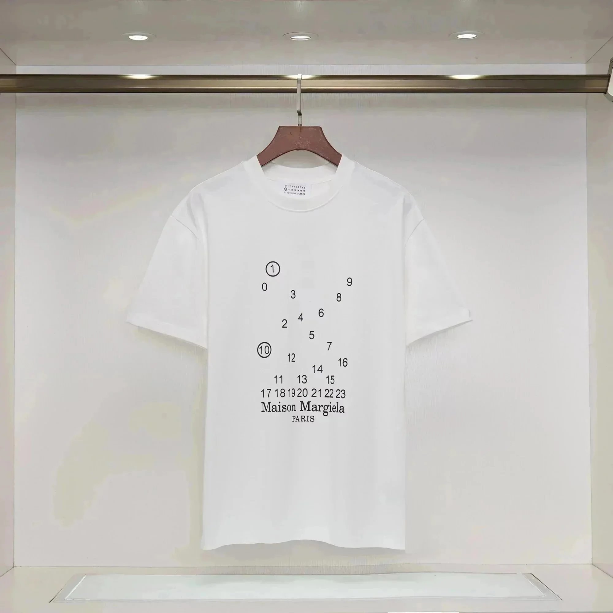 白色数字字母005