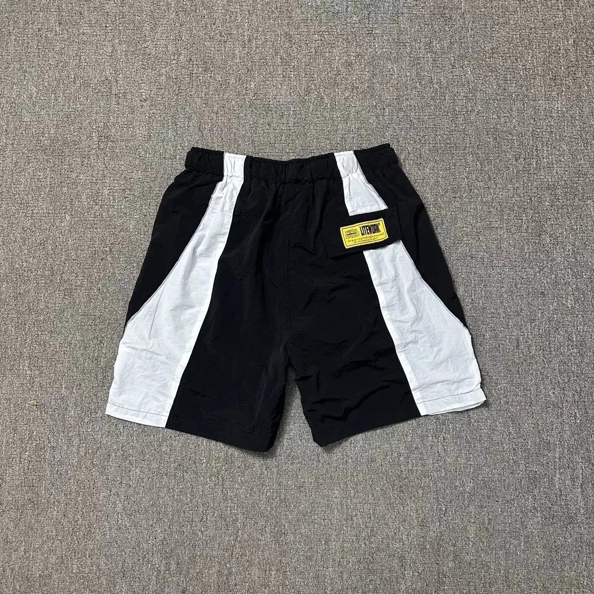 17黑白