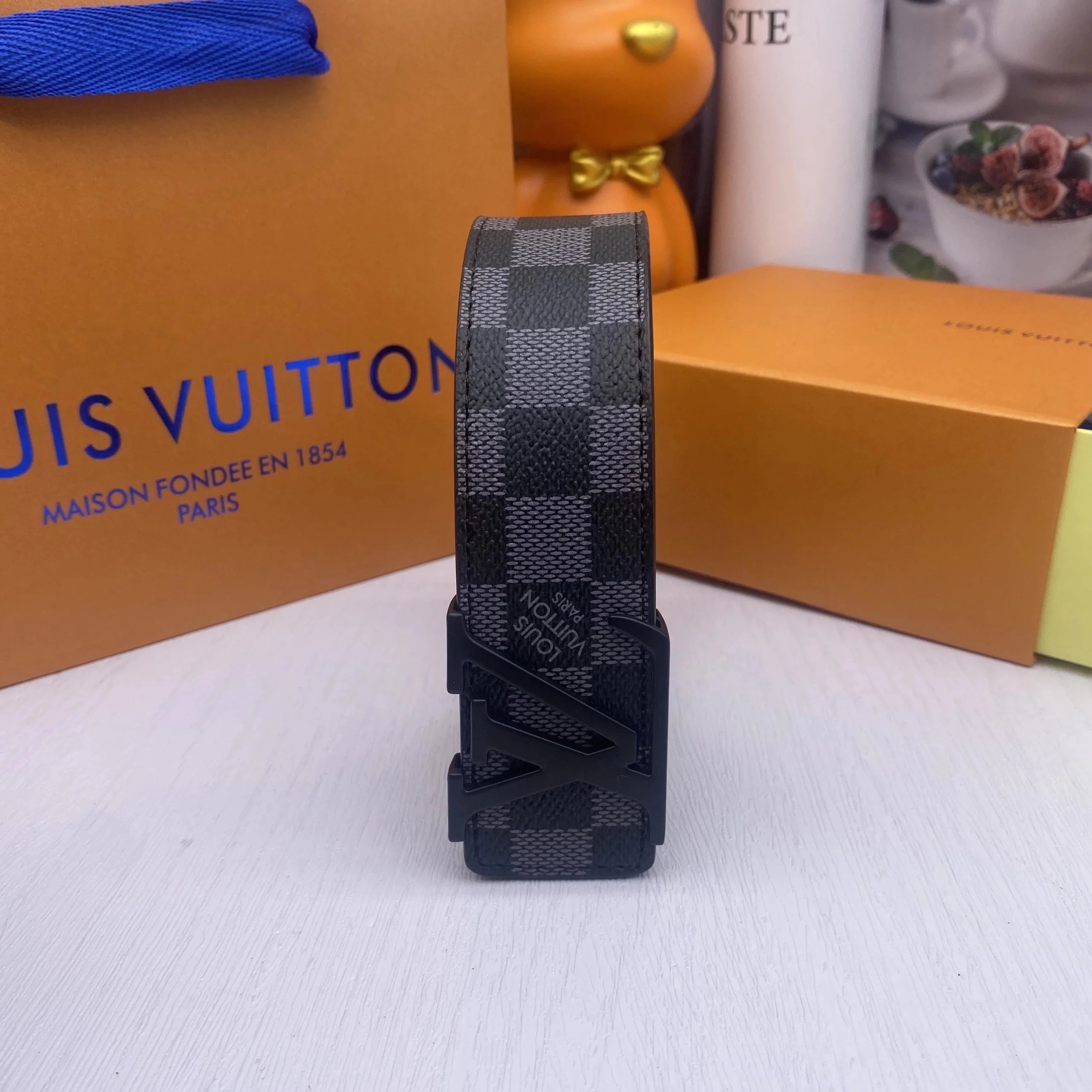 LV 23