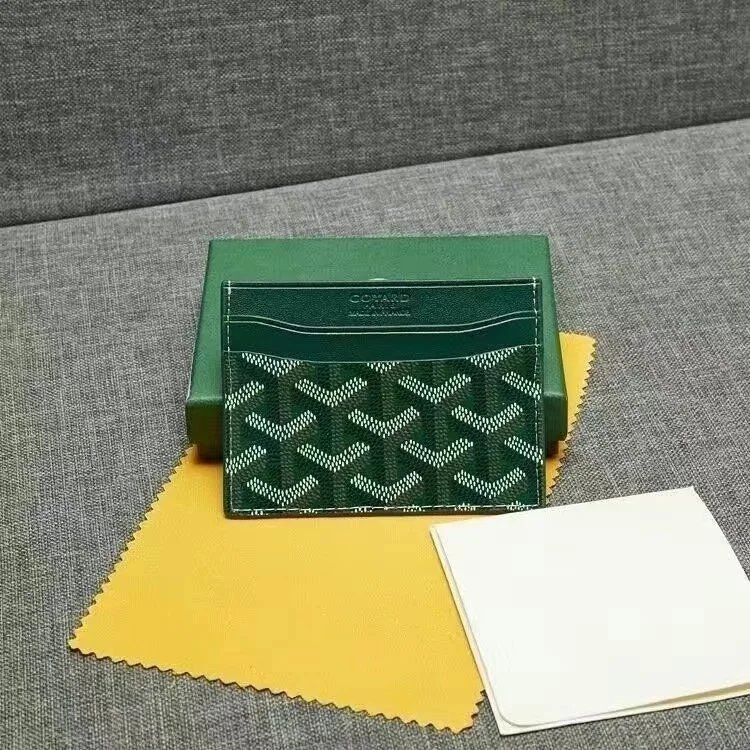 墨绿色