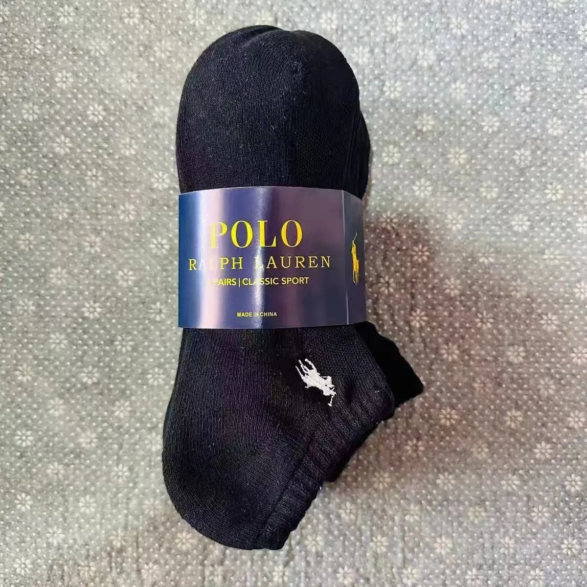 Six pairs of black short socks07