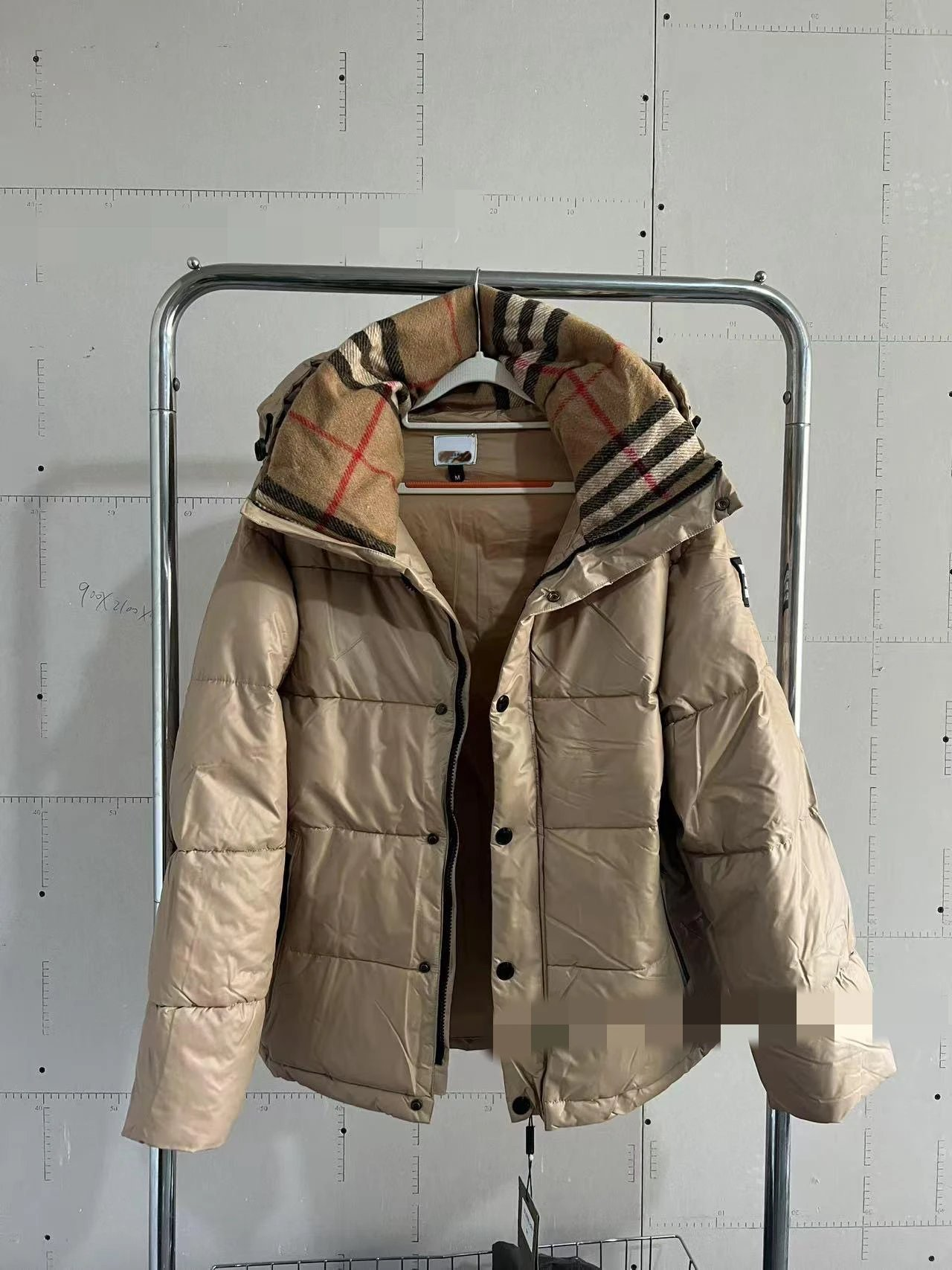 Burberry浅棕色