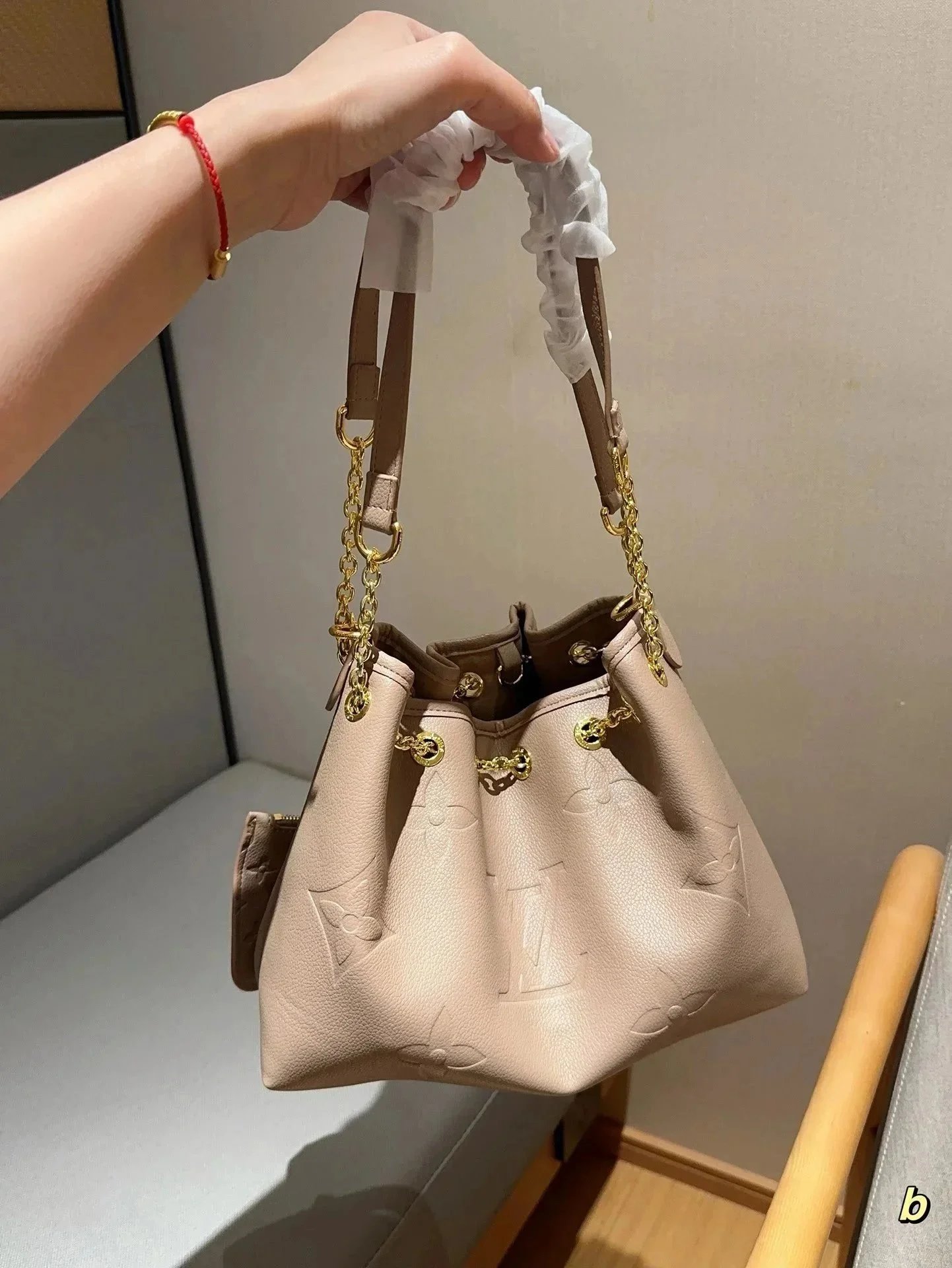 050301006-Light Brown (Size: 28 × 20 × 11 cm)