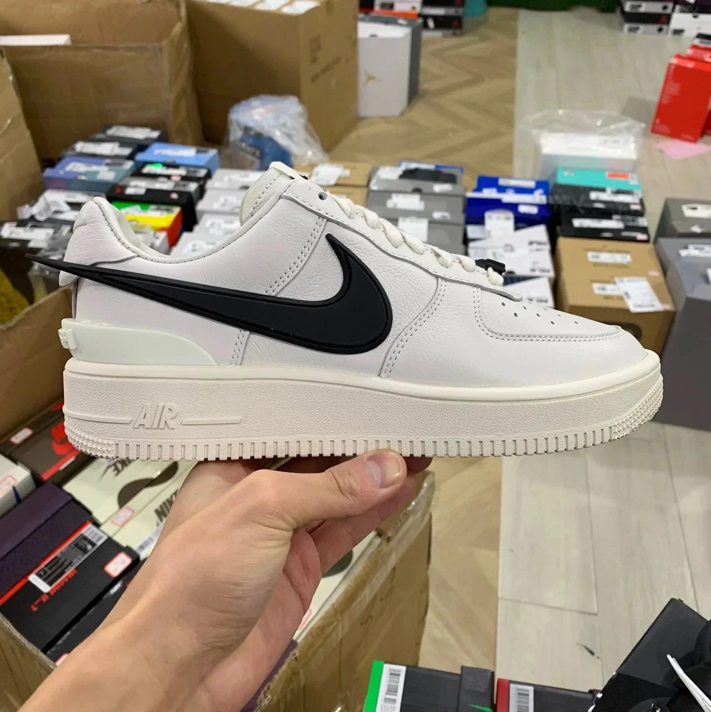 白色黑钩 白色黑钩