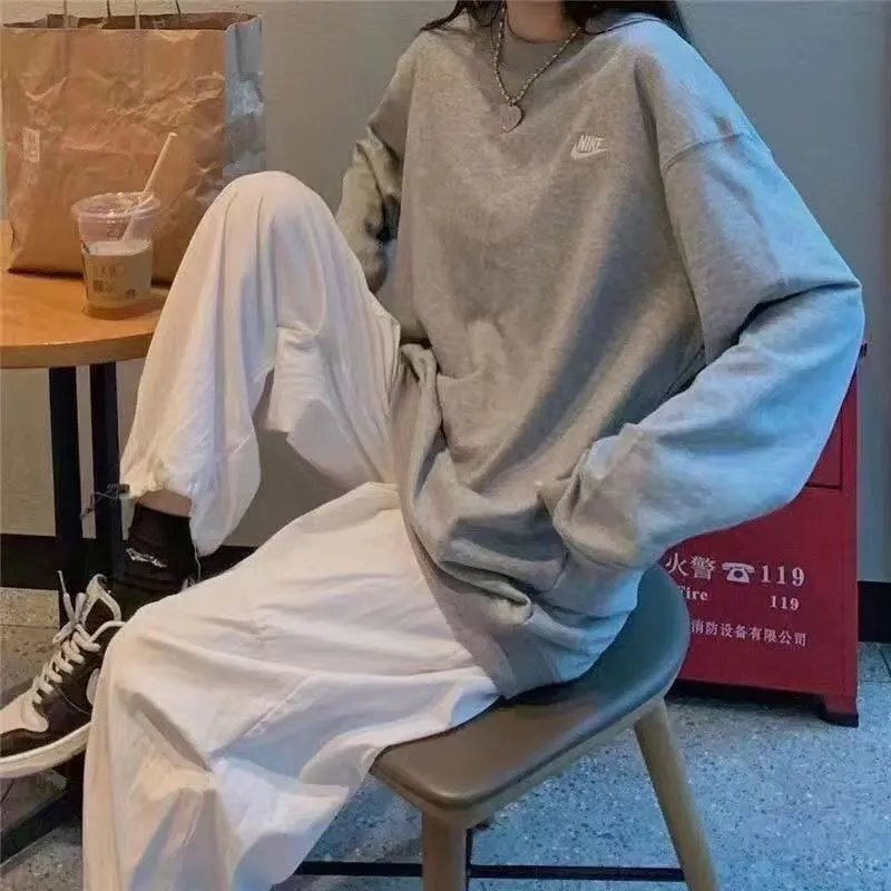 刺绣灰色圆领 刺绣灰色圆领