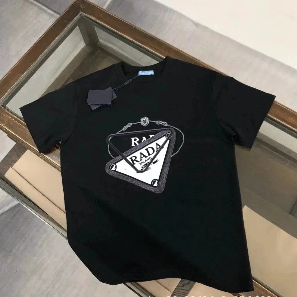 19 Black (with triangular patch pockets) 19 Black (with triangular patch pockets)