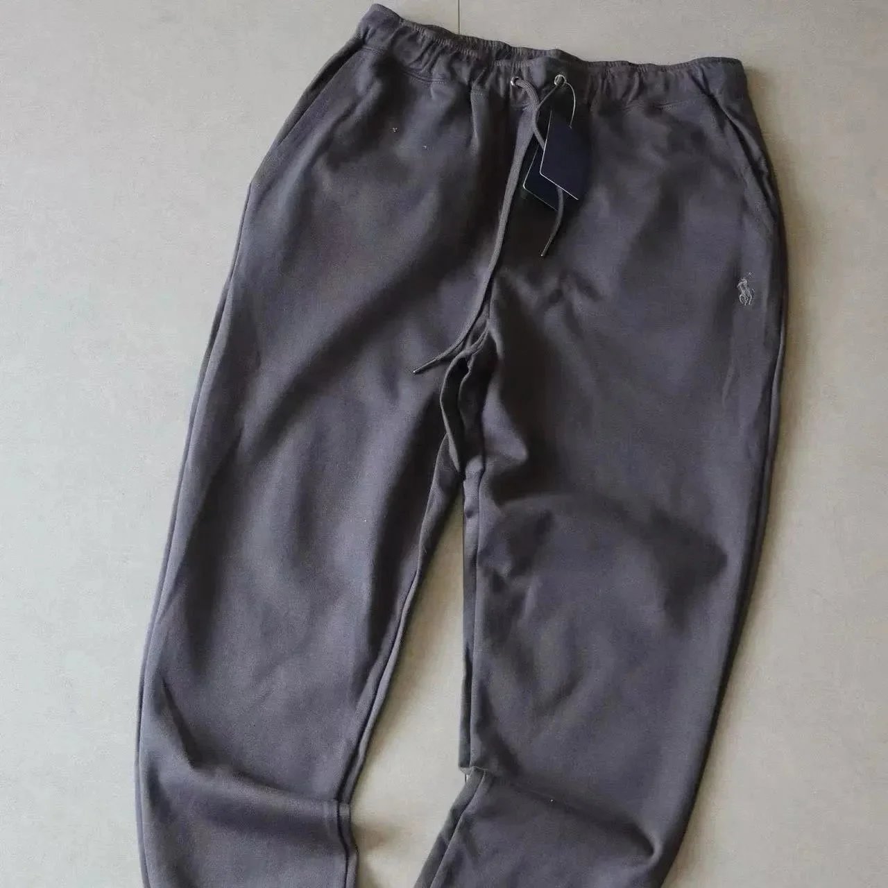 灰色裤子-Plush 灰色裤子-Plush
