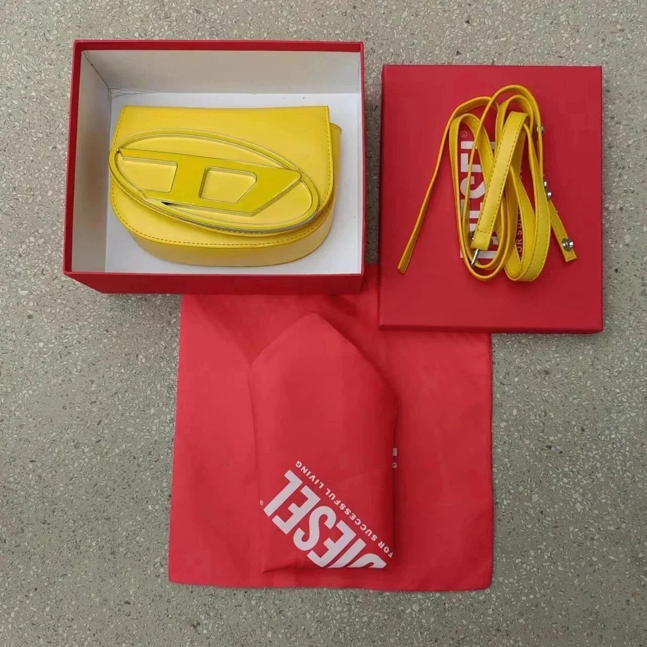 黄色 黄色