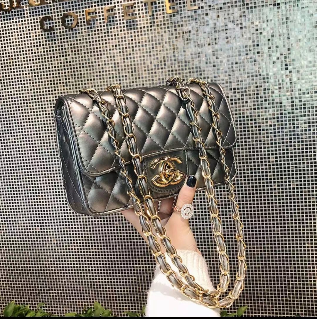 银灰色 银灰色