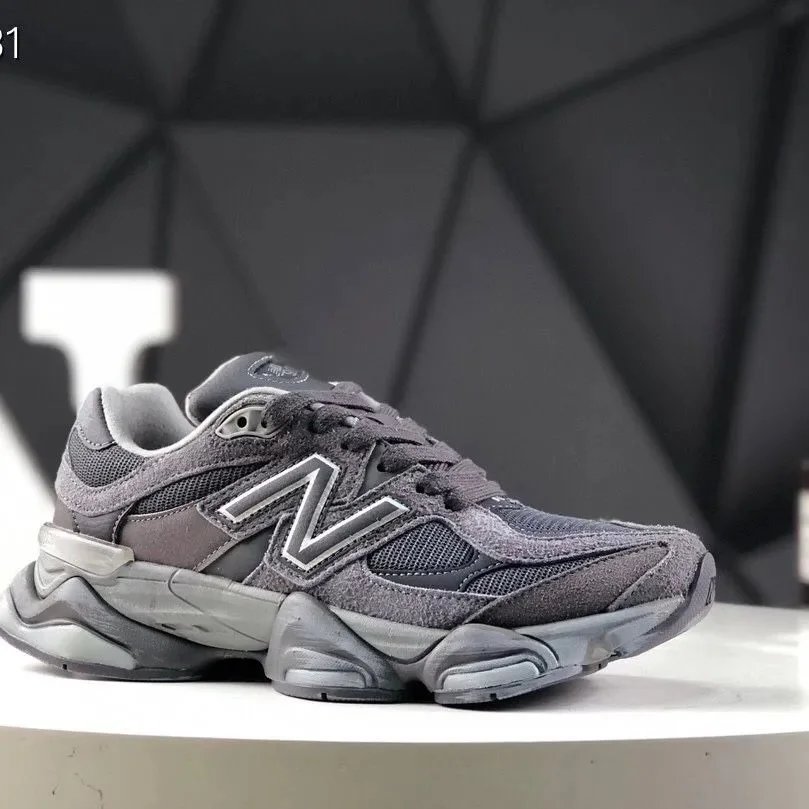 深灰黑 深灰黑