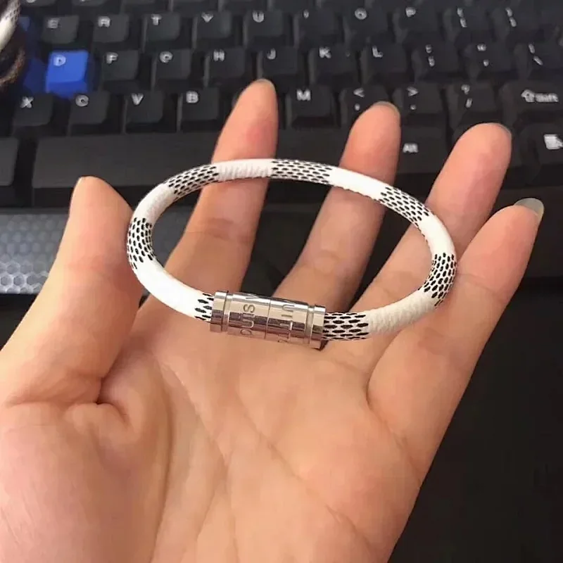 银扣白格 银扣白格