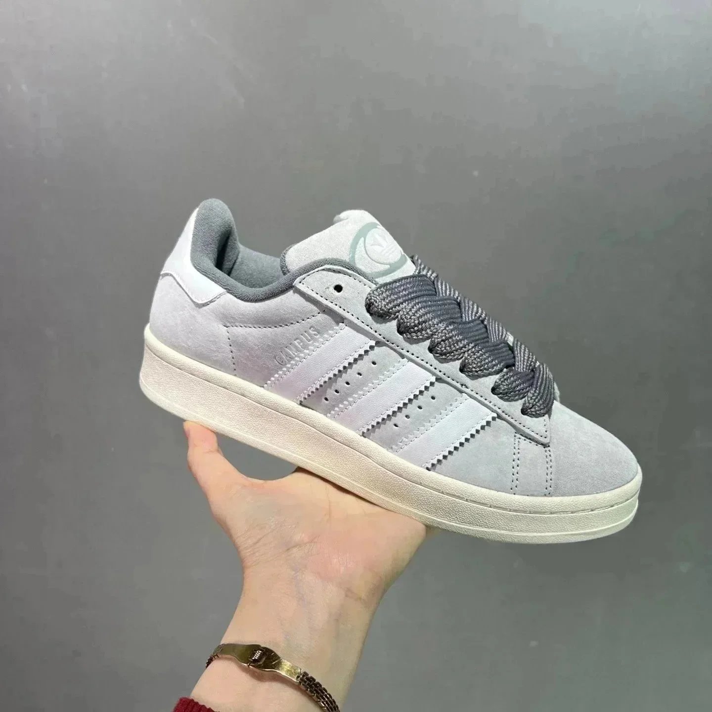 灰色 灰色