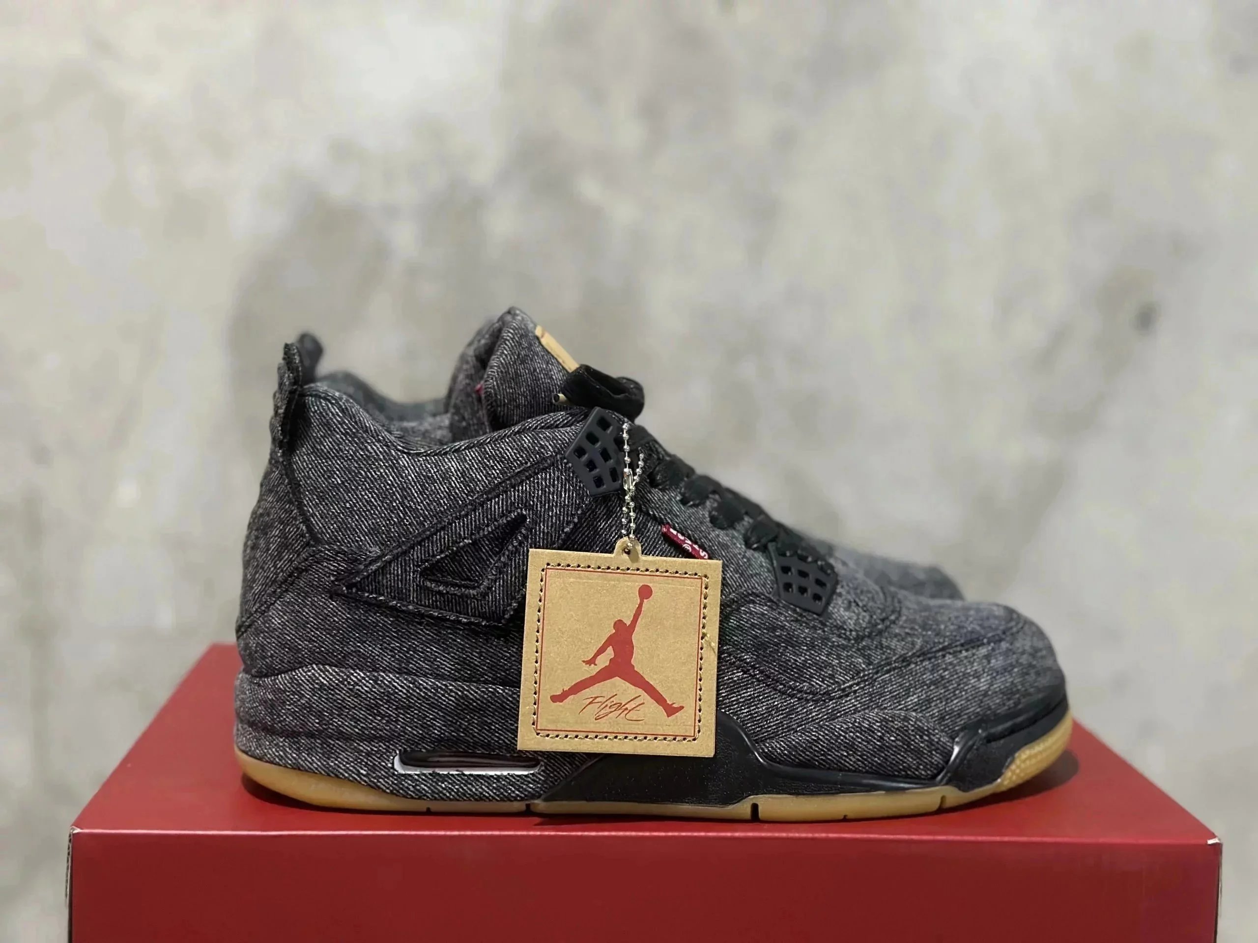 25 25