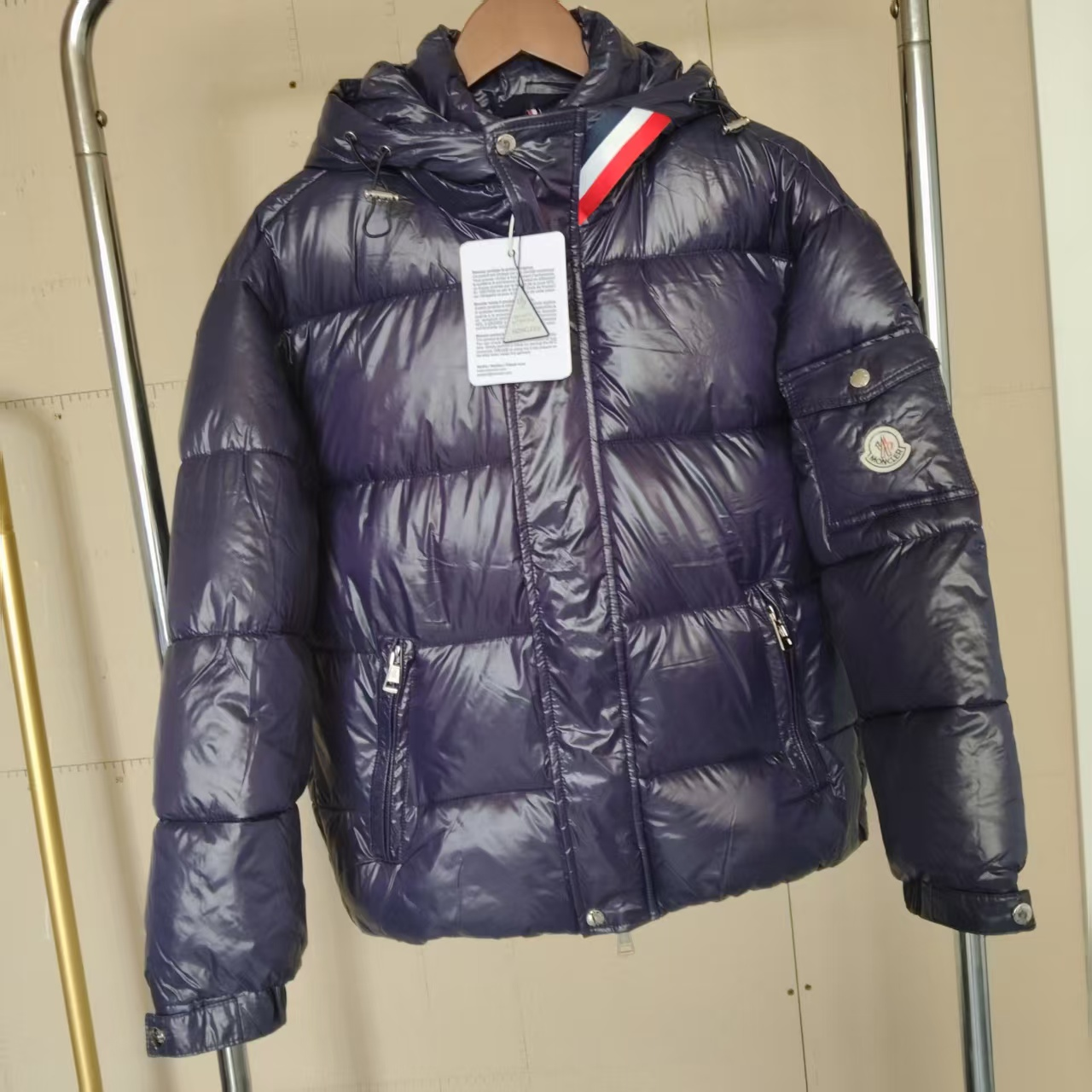 领红条藏青 领红条藏青