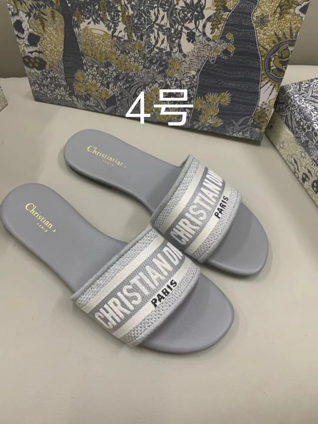 32 32