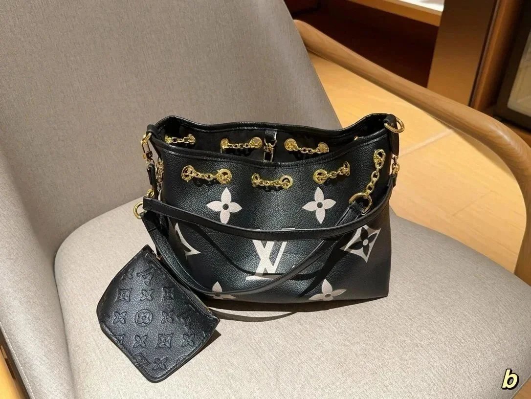 050301005-Black (Size: 28 × 20 × 11 cm) 050301005-Black (Size: 28 × 20 × 11 cm)